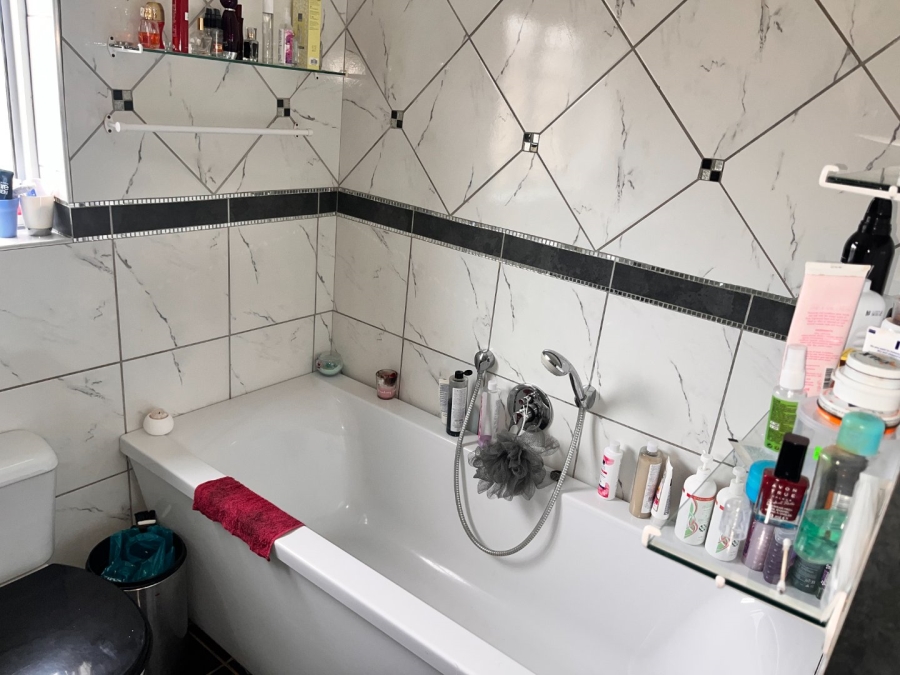 4 Bedroom Property for Sale in Noorsekloof Eastern Cape